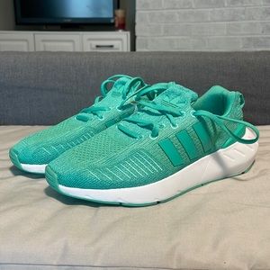 Adidas swift run shoes